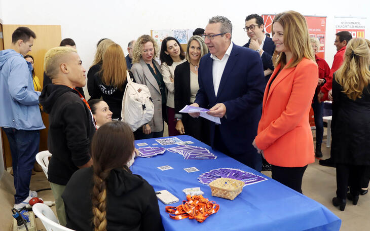 Cerca de 2.000 estudiantes de la Marina Baixa participan en la Feria Educativa y de Formación Profesional de Benidorm